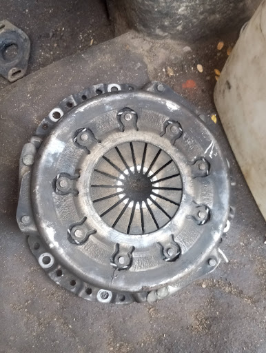 ياسر الميكانيكي بيجو 405